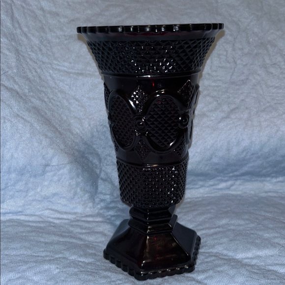 Avon Deep Red Glass Vase - Picture 13 of 13